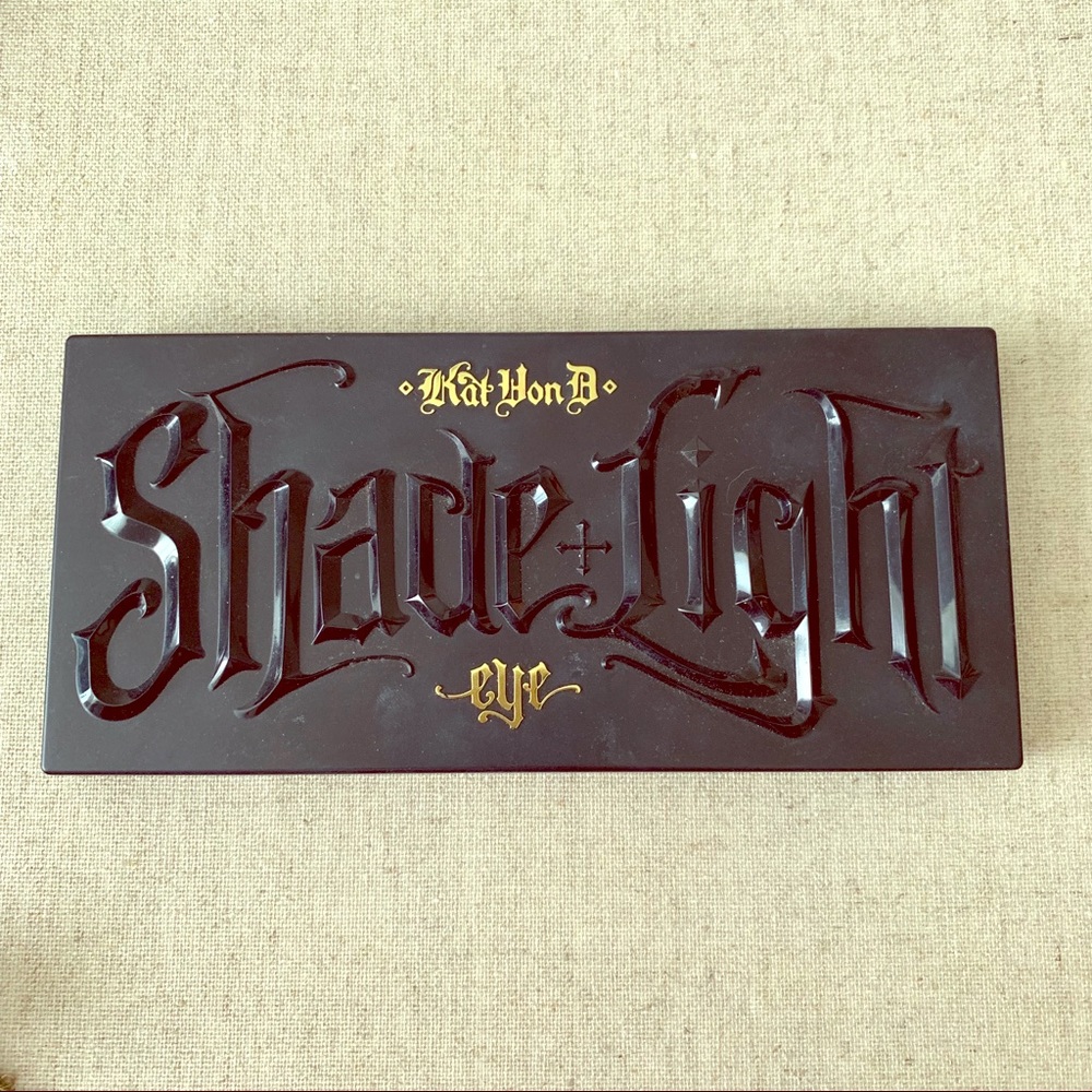 Kat Von D shade light eye shadow pallet